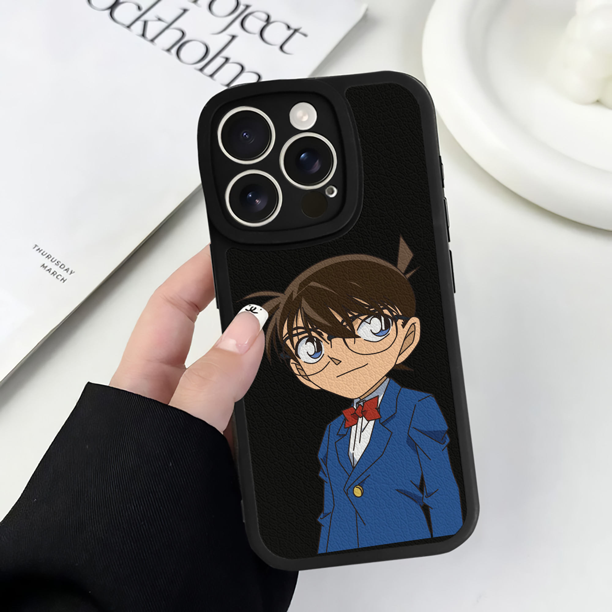 （画像用） 名探偵コナン 江戸川 コナン Detective Conan Conan Edogawa 【iPhone 16シリーズ対応】シリコンスマホケース（レザー調） 材質：シリコン